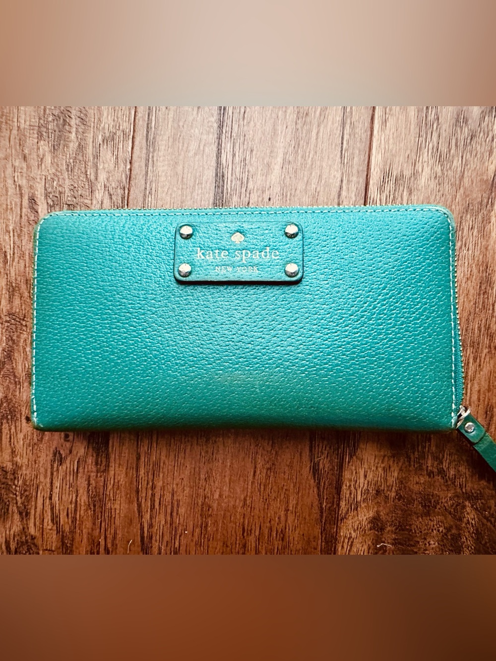 Large kate spade kelly green leather zip wallet